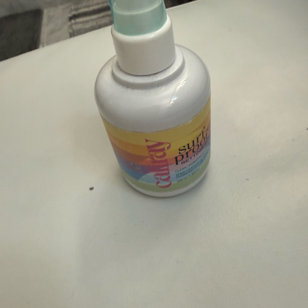 Sun Protection Setting Spray - White and Yellow